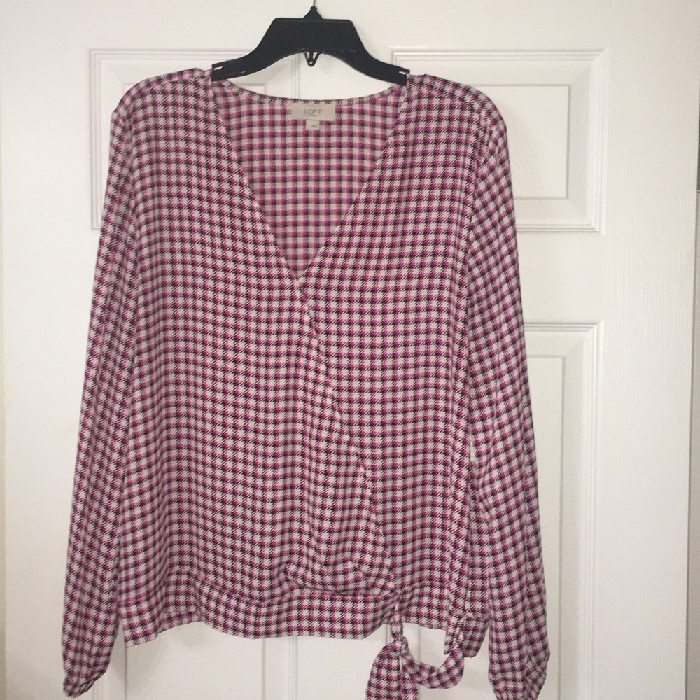 LOFT Pink and Black Houndstooth V-Neck Tie-Hem Blouse
